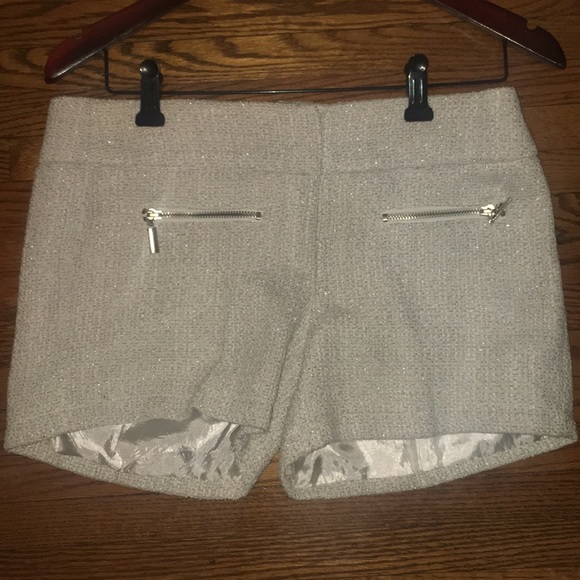 DYNAMITE WHITE AND SILVER SHORTS - Picture 4 of 4